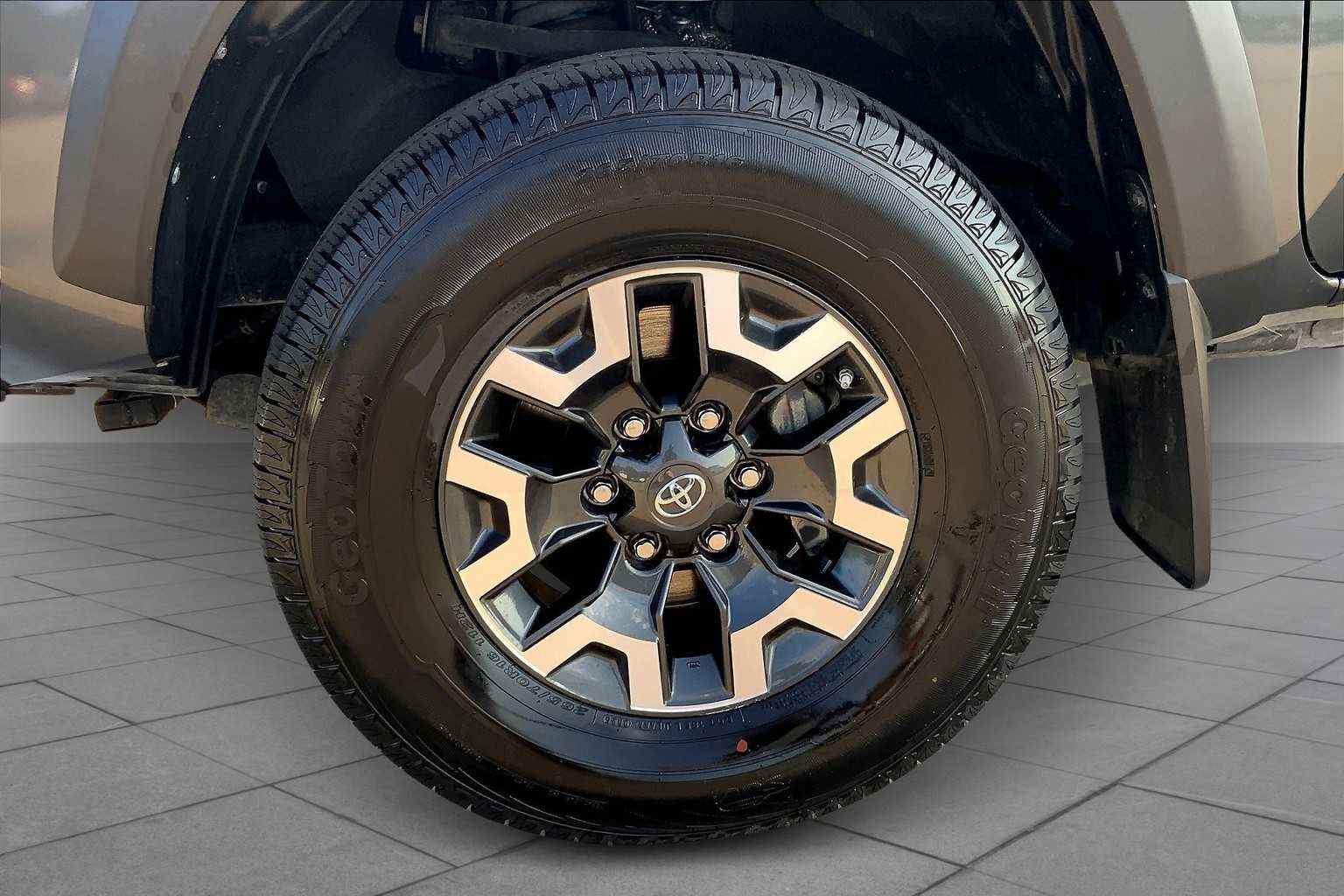 2019 Toyota Tacoma TRD photo 20