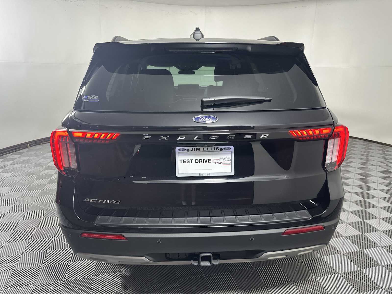 2025 Ford Explorer photo 3