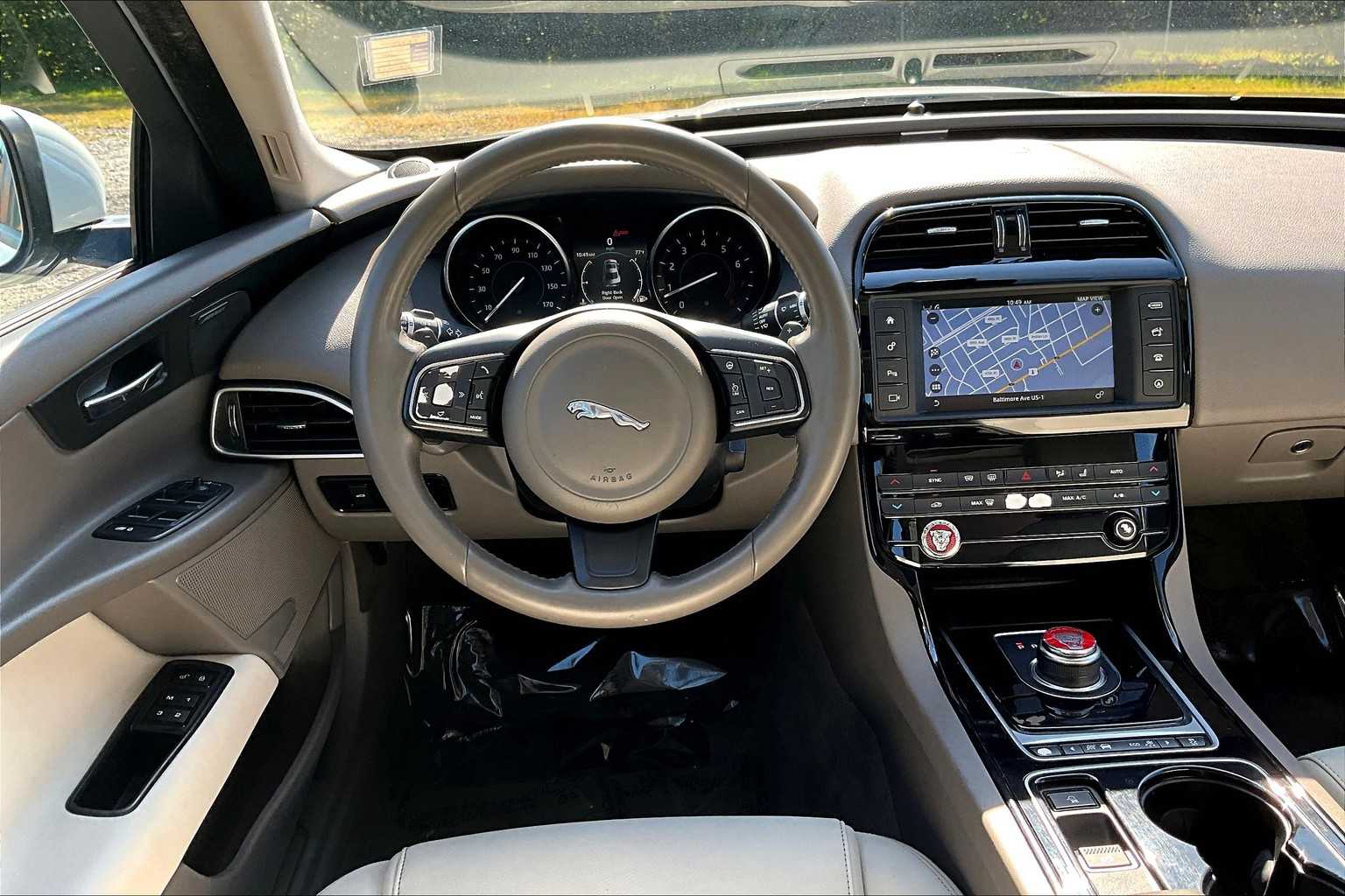2017 Jaguar XE Premium photo 5
