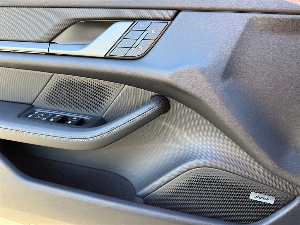 2025 Porsche Taycan photo 10
