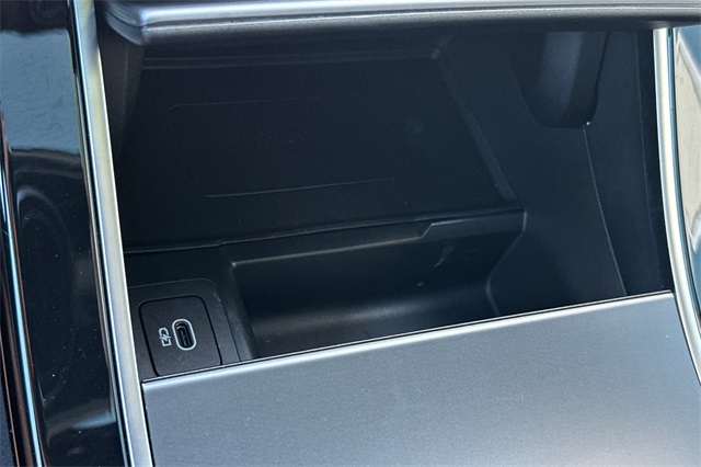 2025 Land Rover Range Rover Velar SE photo 17