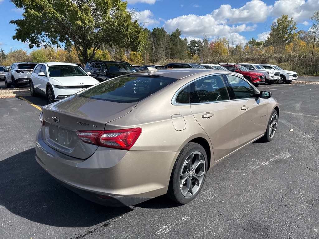 2022 Chevrolet Malibu 1LT photo 2