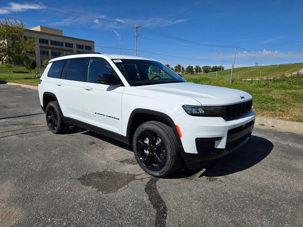 2025 Jeep Grand Cherokee L Altitude's photo