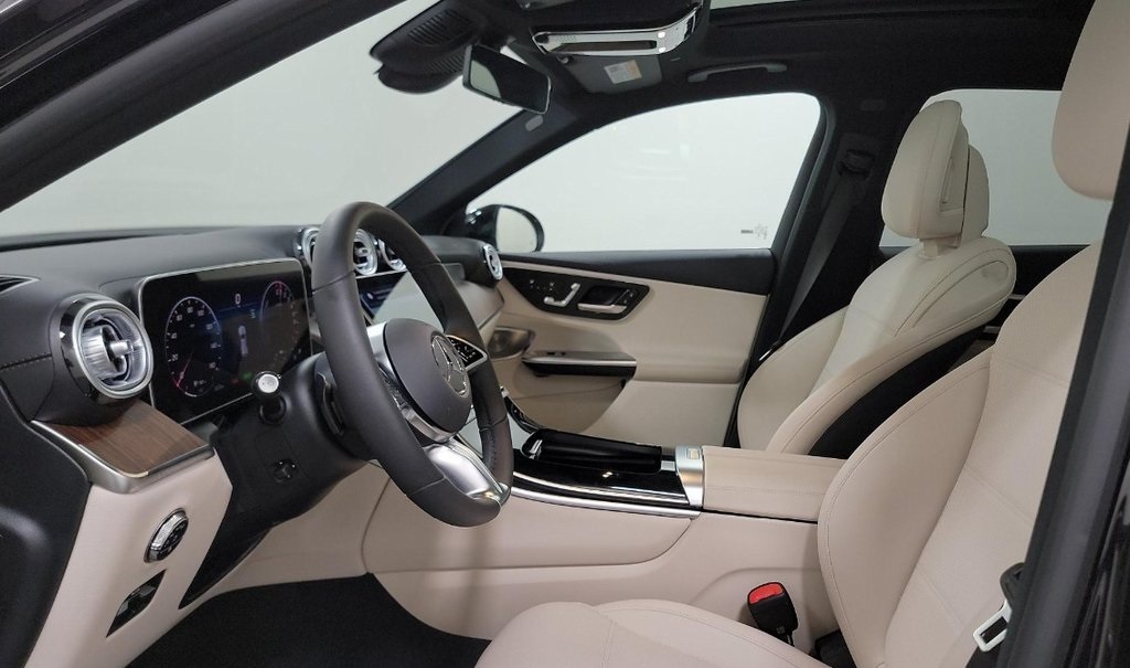 2025 Mercedes Benz GLC 350e 4MATIC photo 5