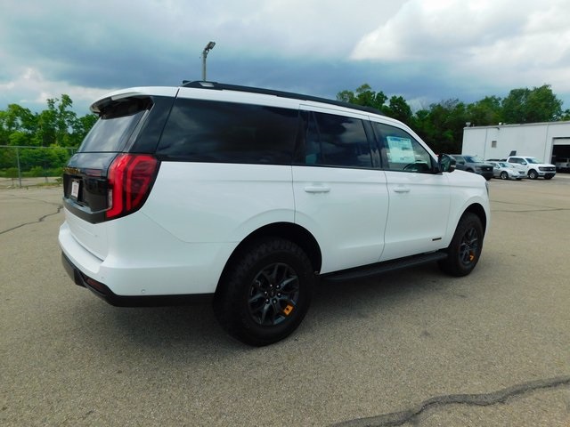 2025 Ford Expedition photo 3