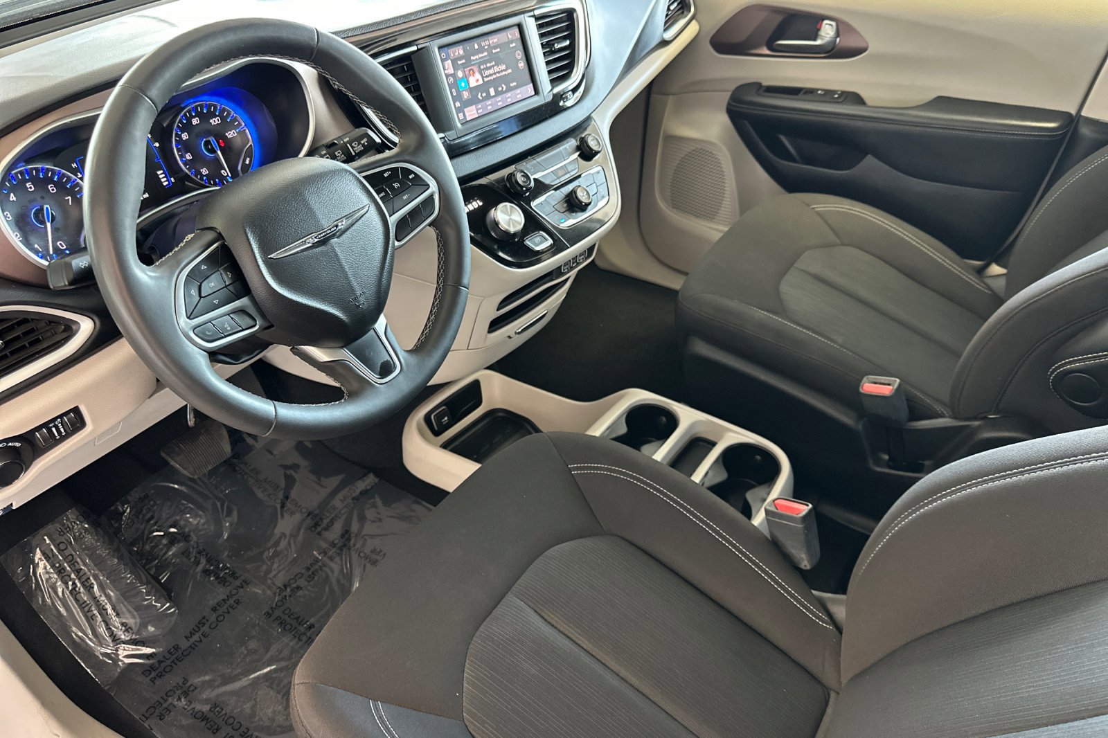 2023 Chrysler Pacifica LX photo 7