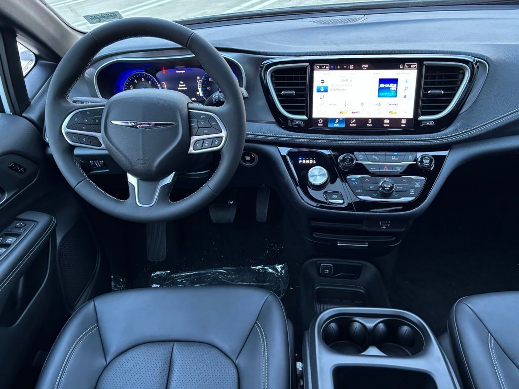 2026 Chrysler Pacifica photo 20