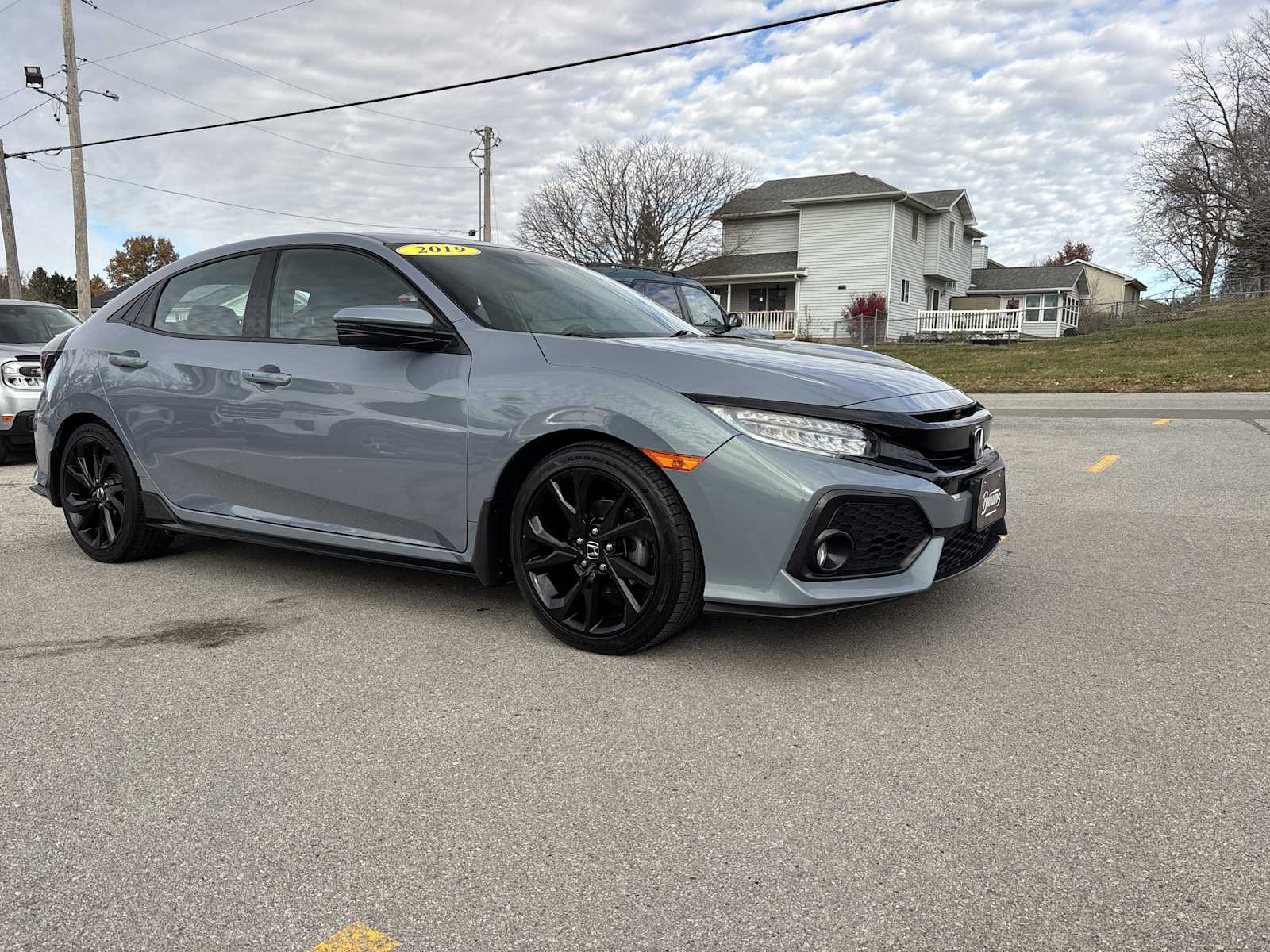 2019 Honda Civic Hatchback Sport Touring photo 3