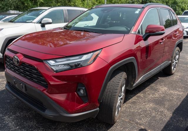 2022 Toyota RAV4 XLE Premium photo 3