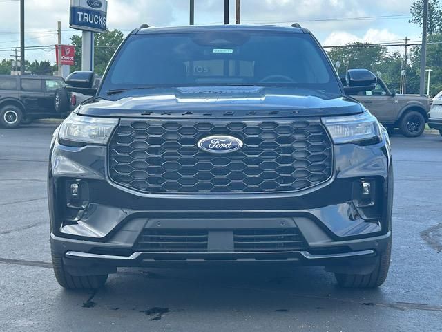 2025 Ford Explorer ST-Line photo 17