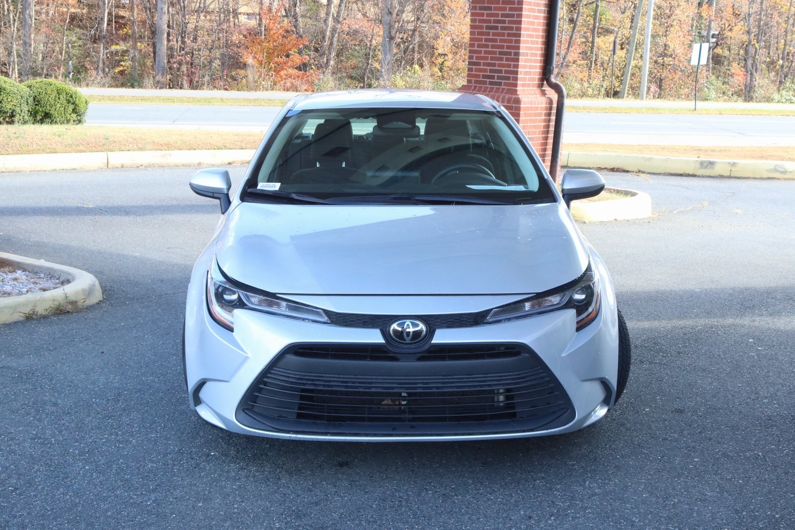 2023 Toyota Corolla LE photo 2