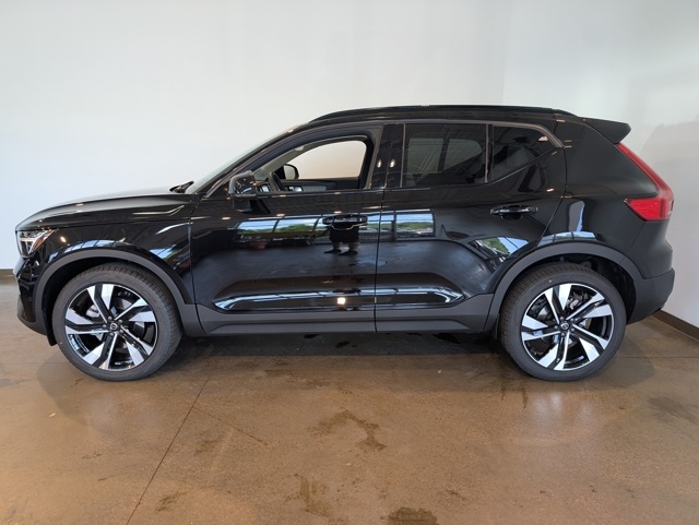 2026 Volvo XC40 photo 3