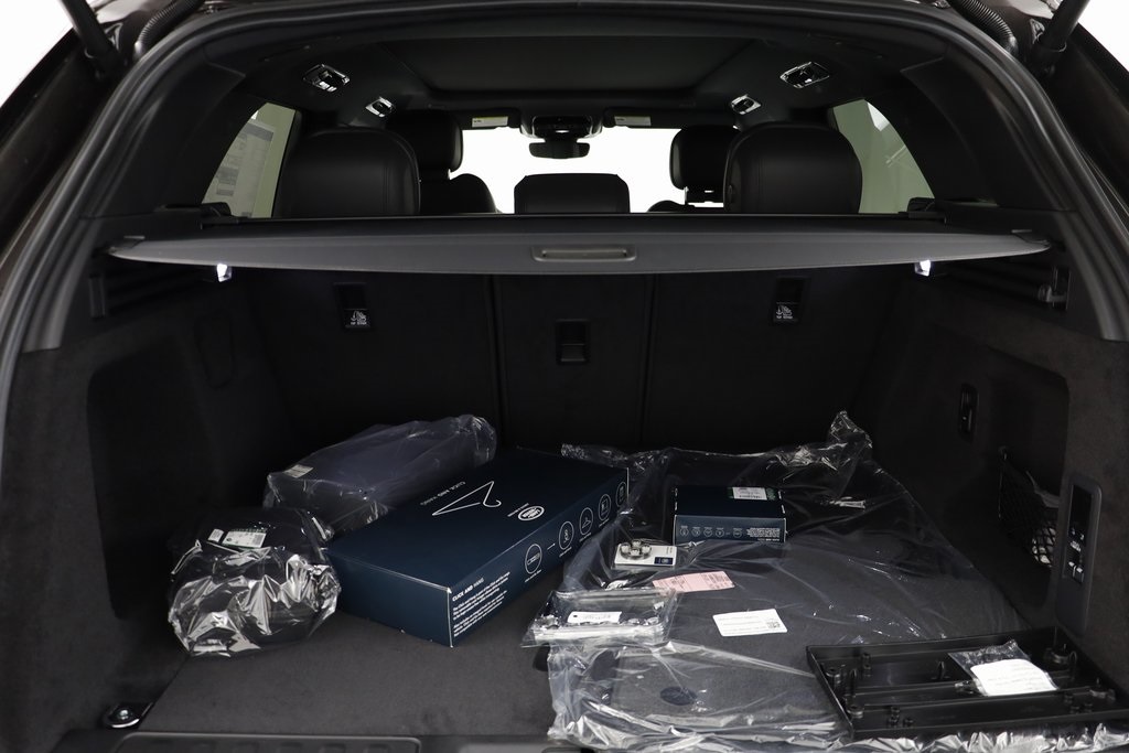 2025 Land Rover Range Rover Sport SE photo 14