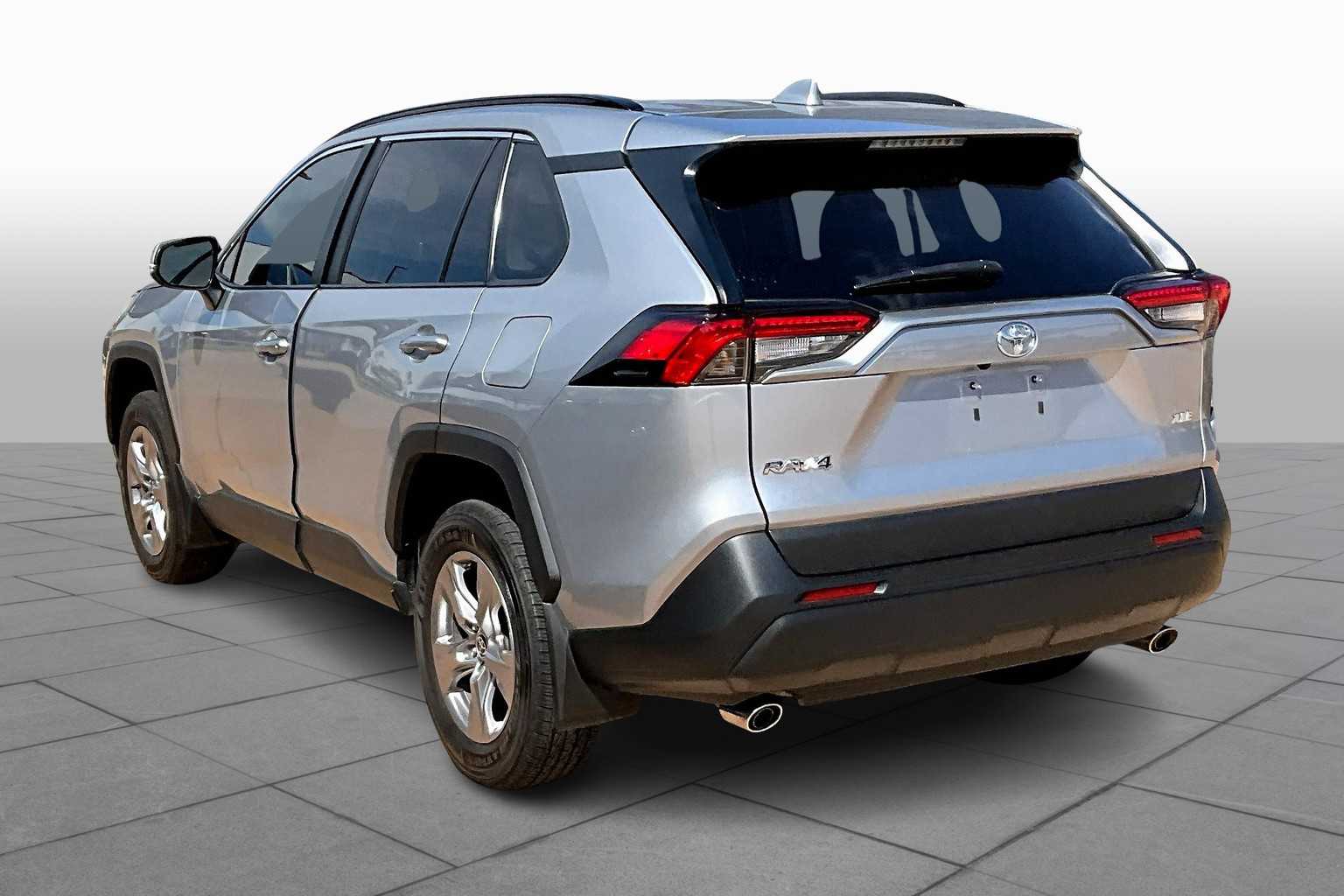 2023 Toyota RAV4 XLE photo 8