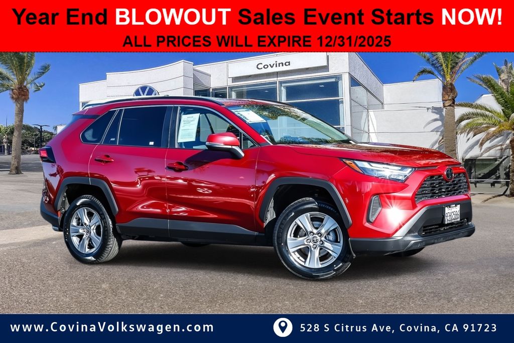 2023 Toyota RAV4 XLE's photo