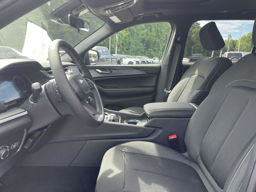 2025 Jeep Grand Cherokee Laredo X photo 23