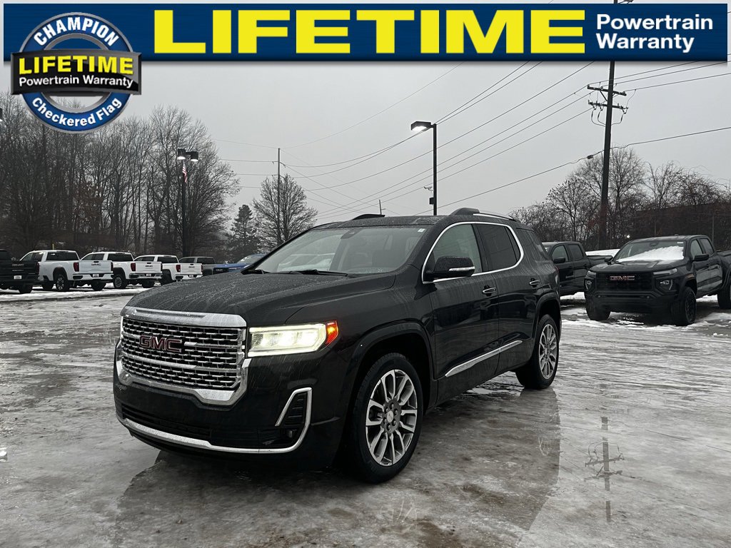 2023 GMC Acadia Denali's photo