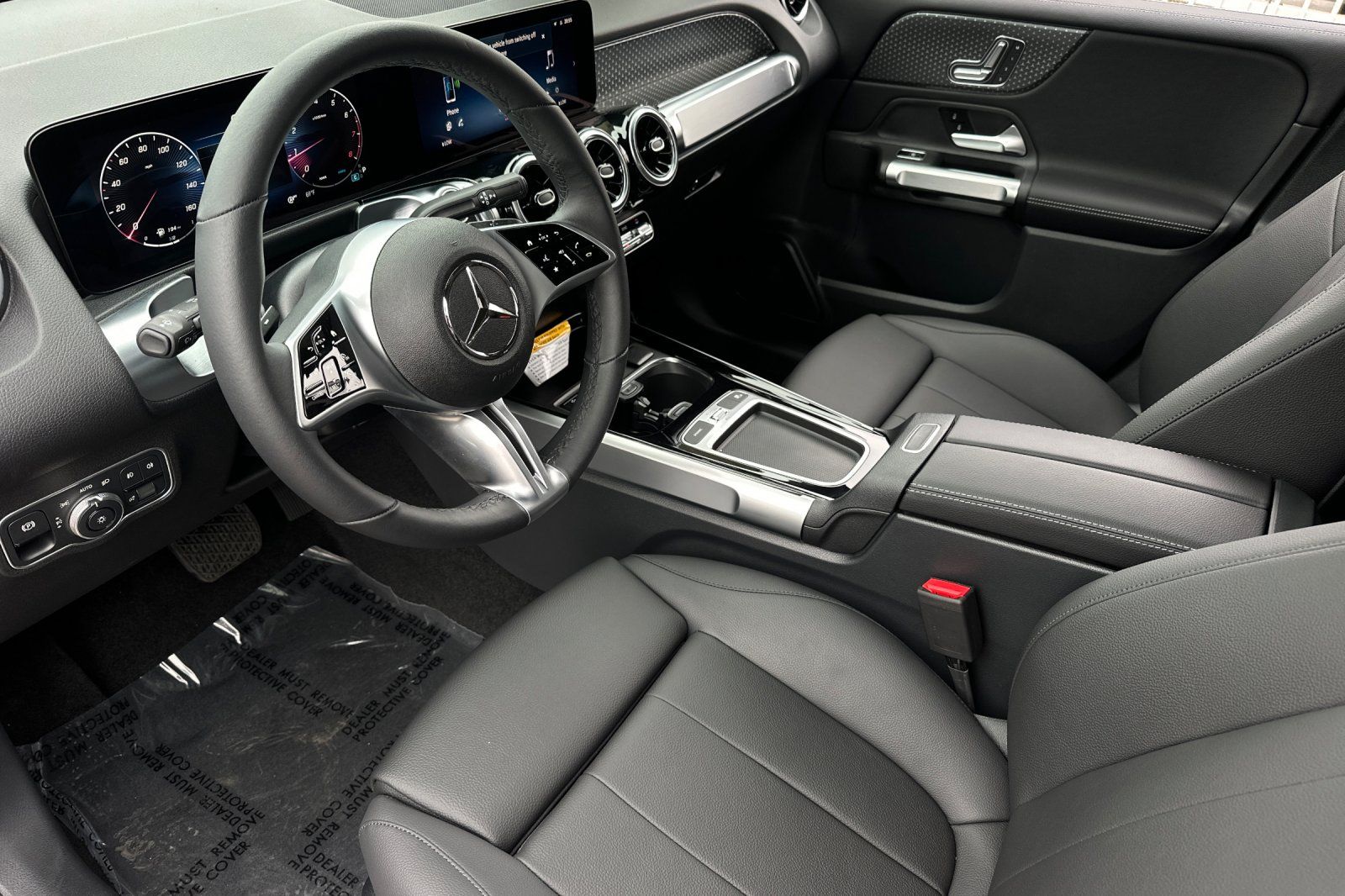 2025 Mercedes Benz GLB 250 photo 7
