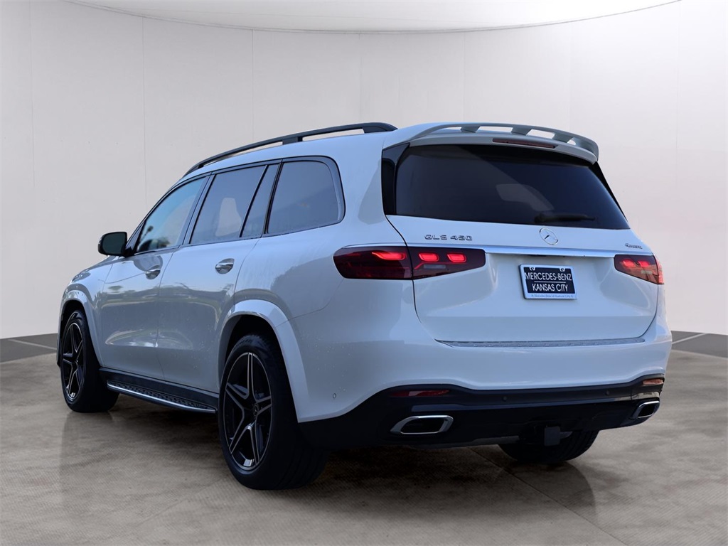 2025 Mercedes Benz GLS 450 4MATIC photo 2