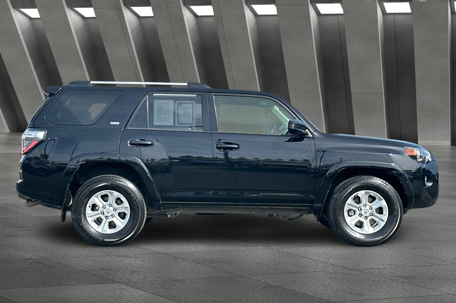 2022 Toyota 4Runner SR5 photo 2