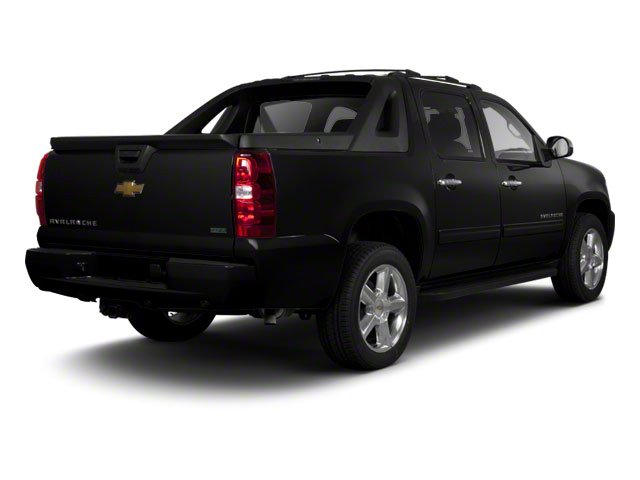 2013 Chevrolet Avalanche LT photo 2