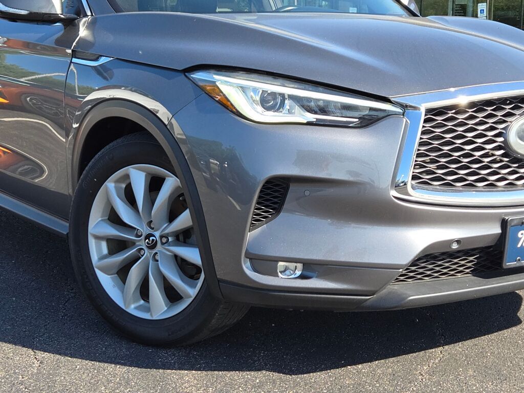 2019 Infiniti QX50 Essential photo 2