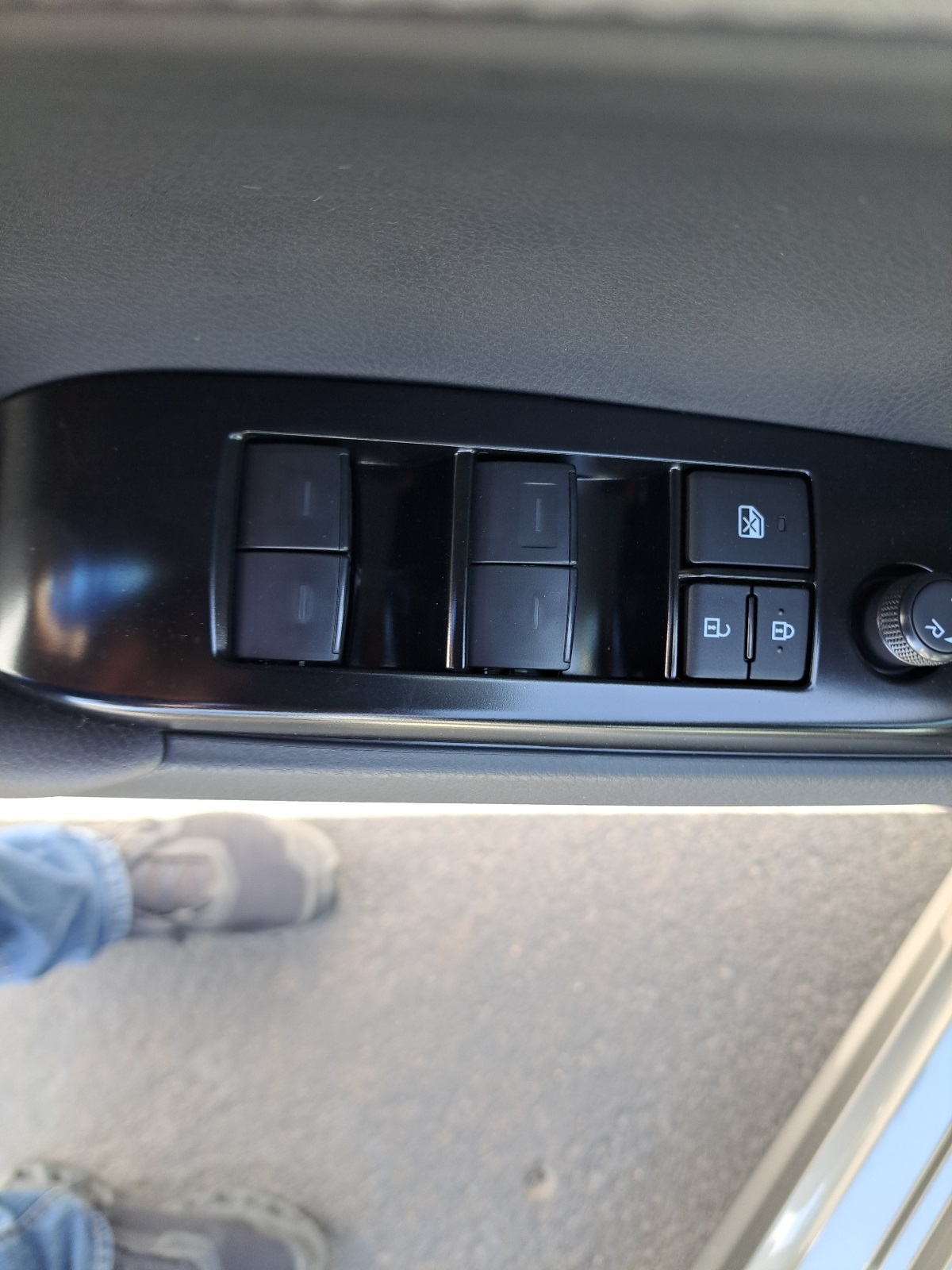 2025 Toyota Camry SE photo 12