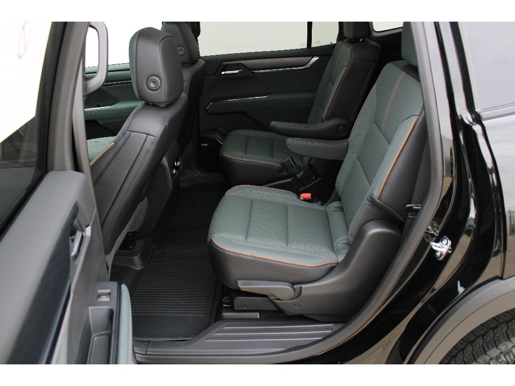 2025 Gmc Acadia AT4 photo 3