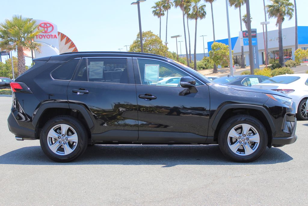 2023 Toyota RAV4 XLE photo 5