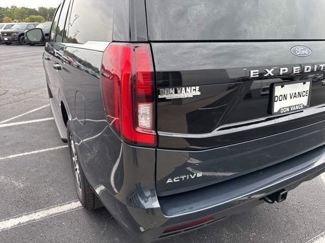 2025 Ford Expedition photo 36