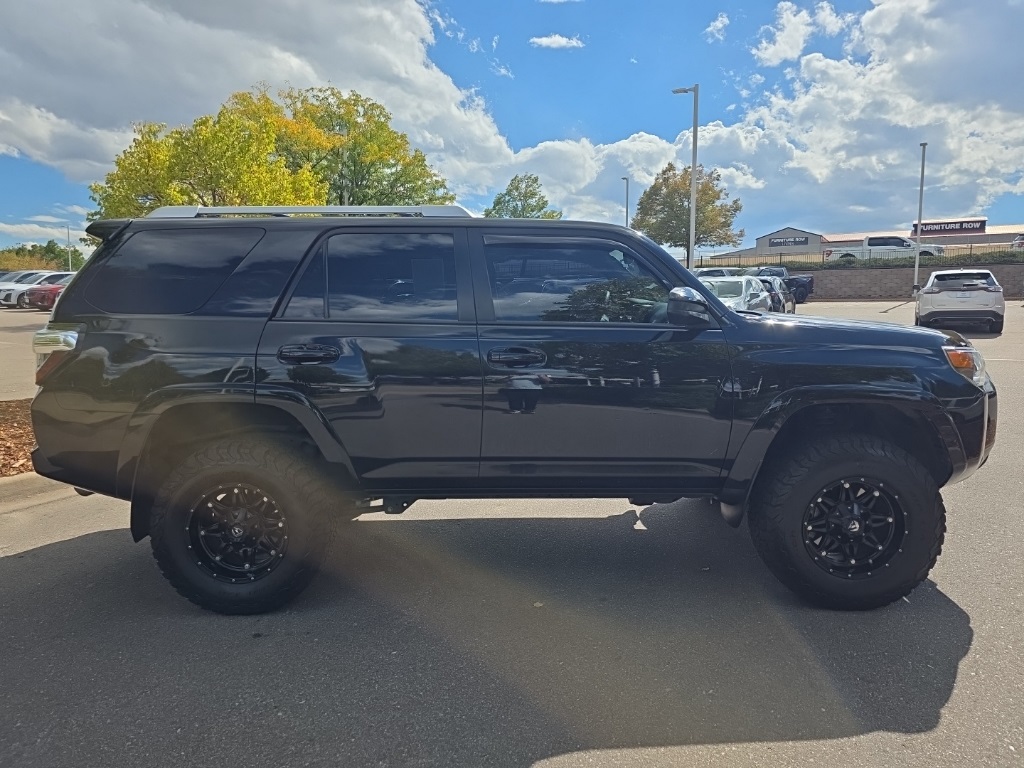 2016 Toyota 4Runner SR5 photo 4