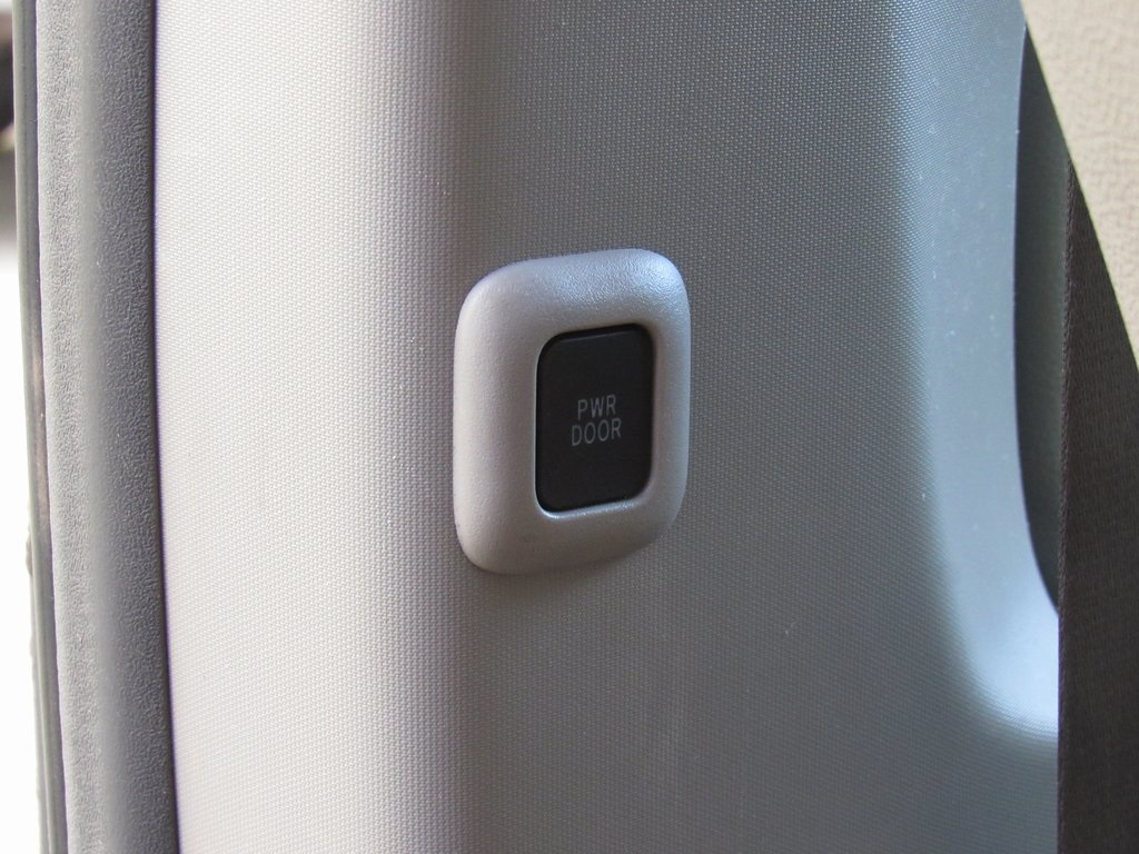 2018 Toyota Sienna XLE photo 35