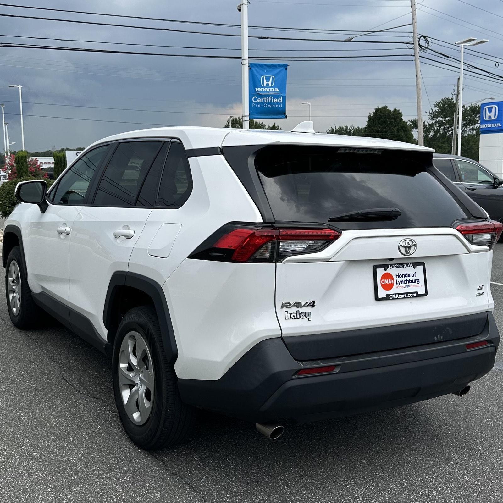 2022 Toyota RAV4 LE photo 2