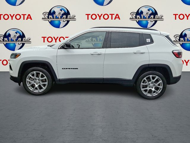 2023 Jeep Compass Latitude Lux photo 3