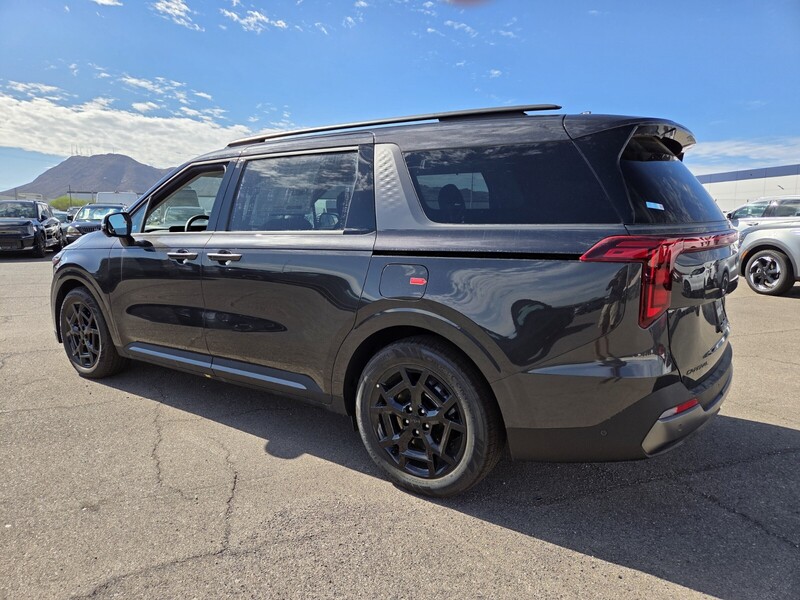 2026 Kia Carnival SX photo 4