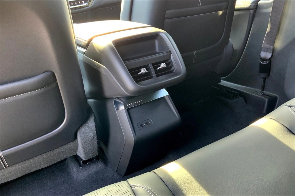 2025 Cadillac Lyriq Luxury photo 21