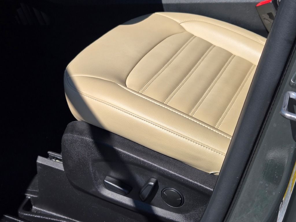 2024 Ford Edge SEL photo 17