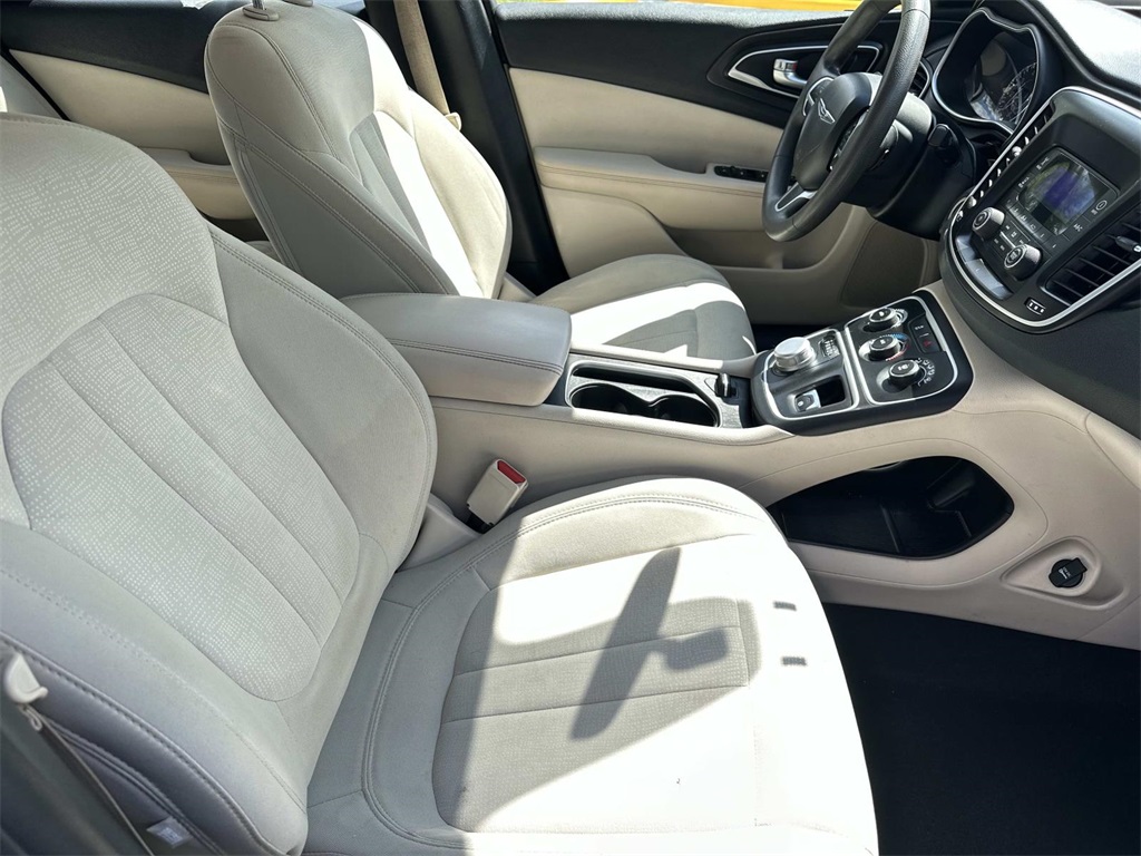 2015 Chrysler 200 LX photo 11