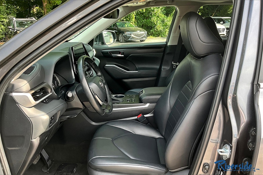 2023 Toyota Highlander XLE photo 16