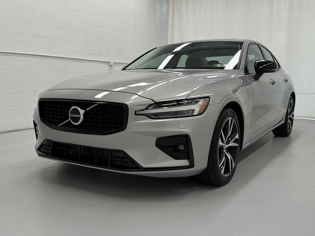 2024 Volvo S60 B5 Core photo 4