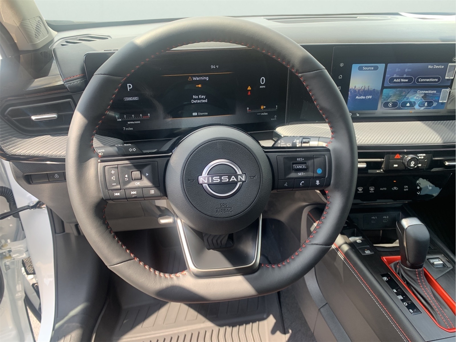 2025 Nissan Kicks SR photo 12