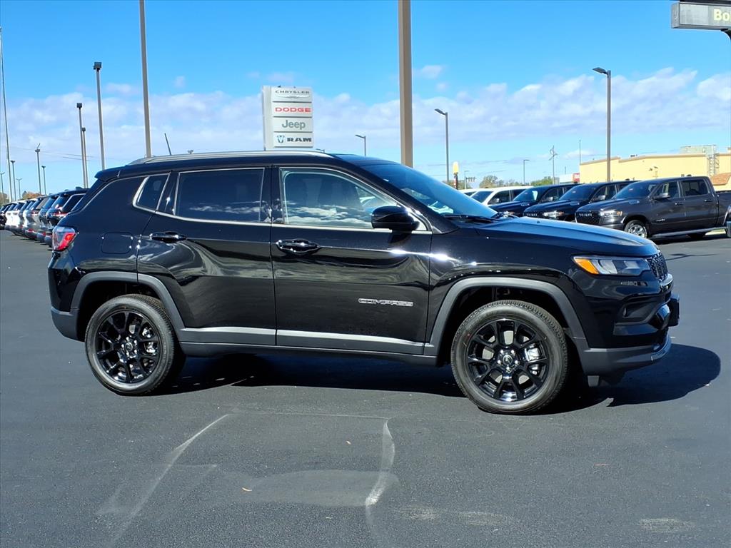 2026 Jeep Compass Latitude Altitude photo 2