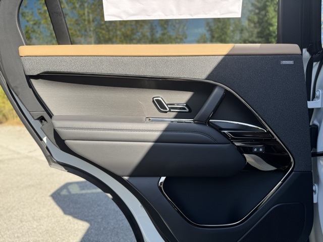 2025 Land Rover Range Rover Sport SE photo 13