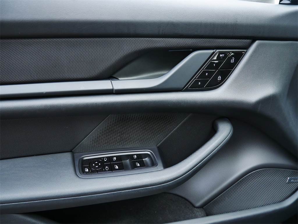 2021 Porsche Taycan Base photo 11
