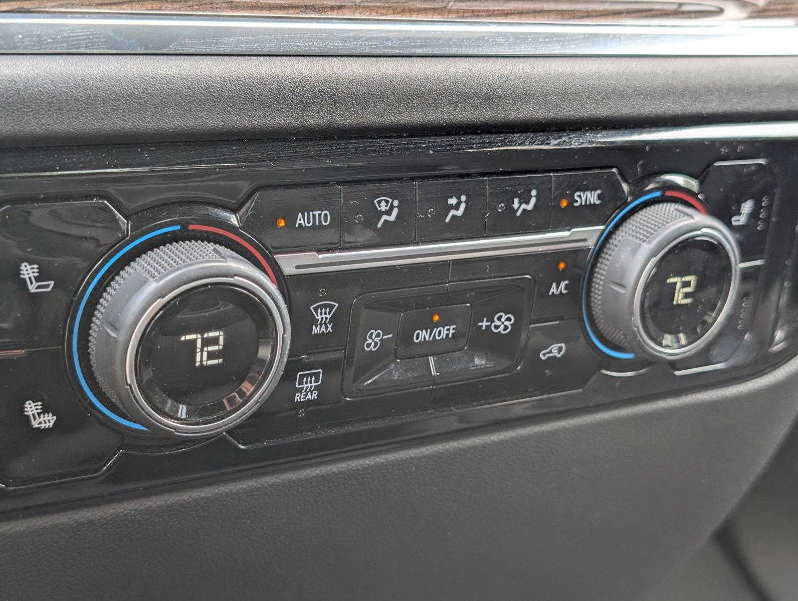 2025 Chevrolet Silverado 1500 LT photo 17