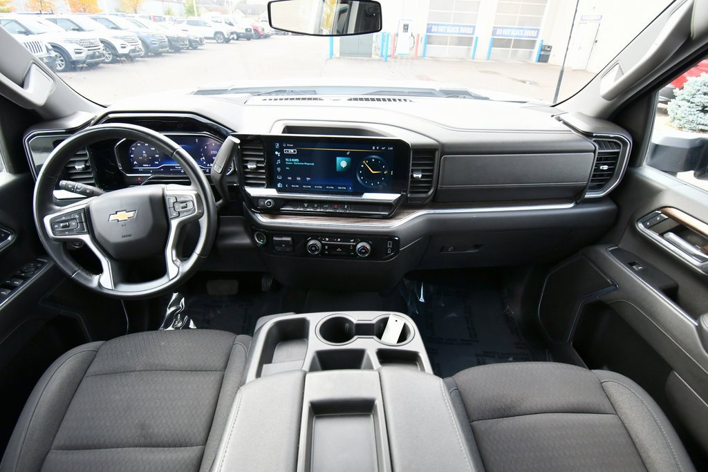 2024 Chevrolet Silverado 2500HD LT photo 2