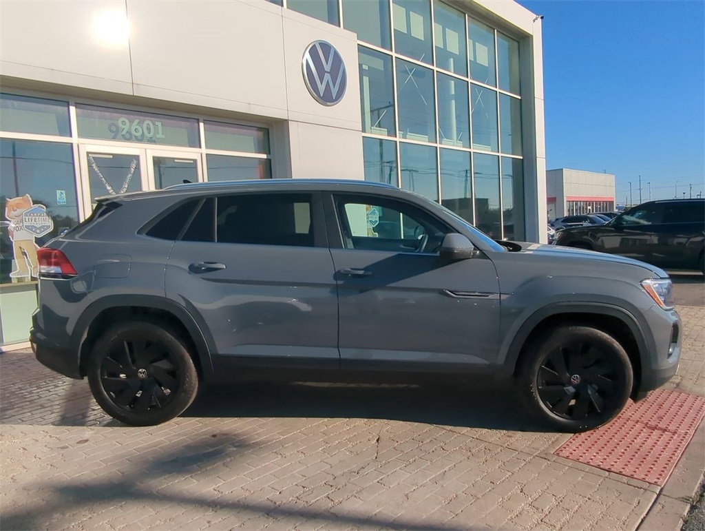 2024 Volkswagen Atlas Cross Sport SE Technology photo 4