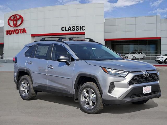 2025 Toyota RAV4 LE's photo