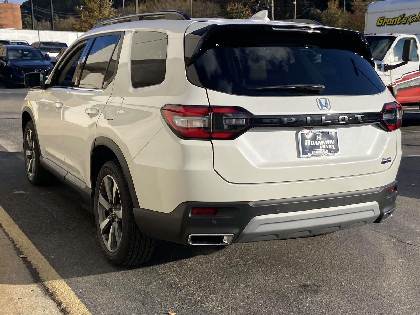 2025 Honda Pilot Touring photo 2