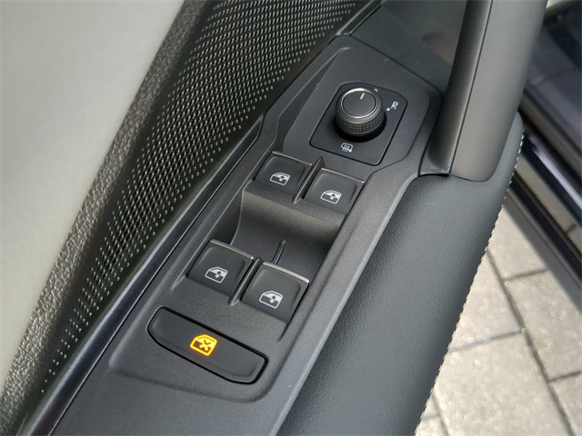 2025 Volkswagen Tiguan SE R-Line Black photo 9